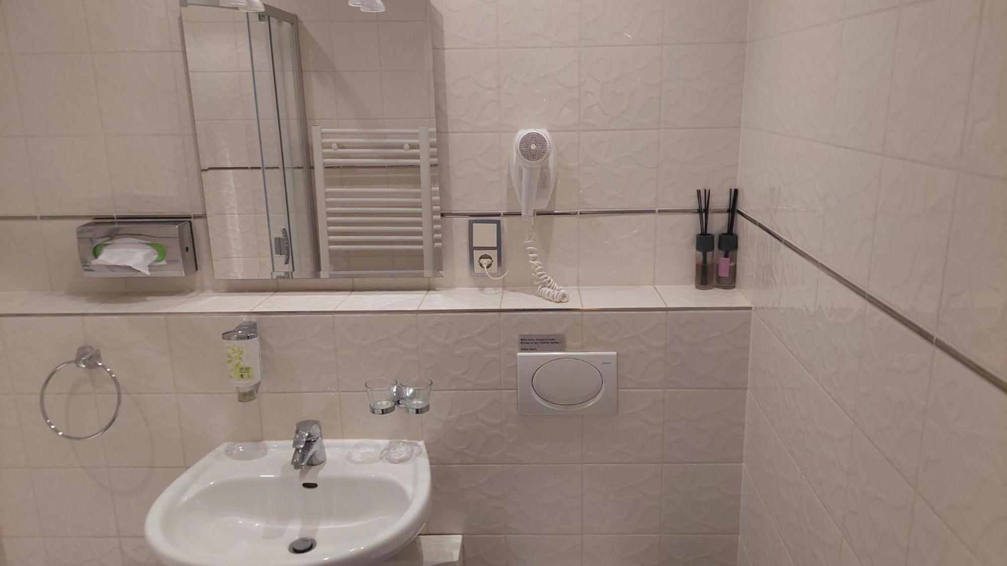 Die Villa, Zimmer 26, Dz Leverkusen Exteriör bild