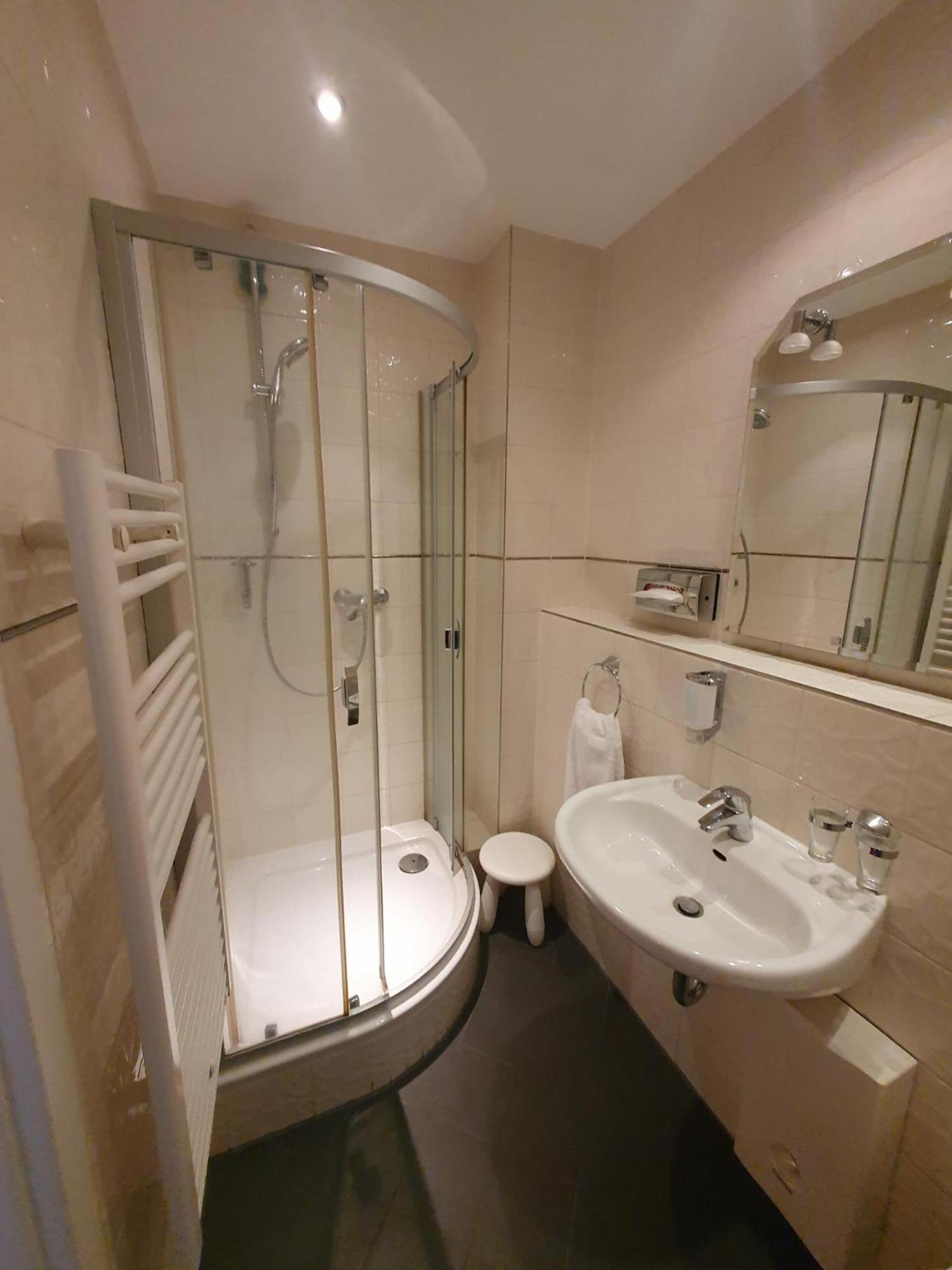 Die Villa, Zimmer 26, Dz Leverkusen Exteriör bild