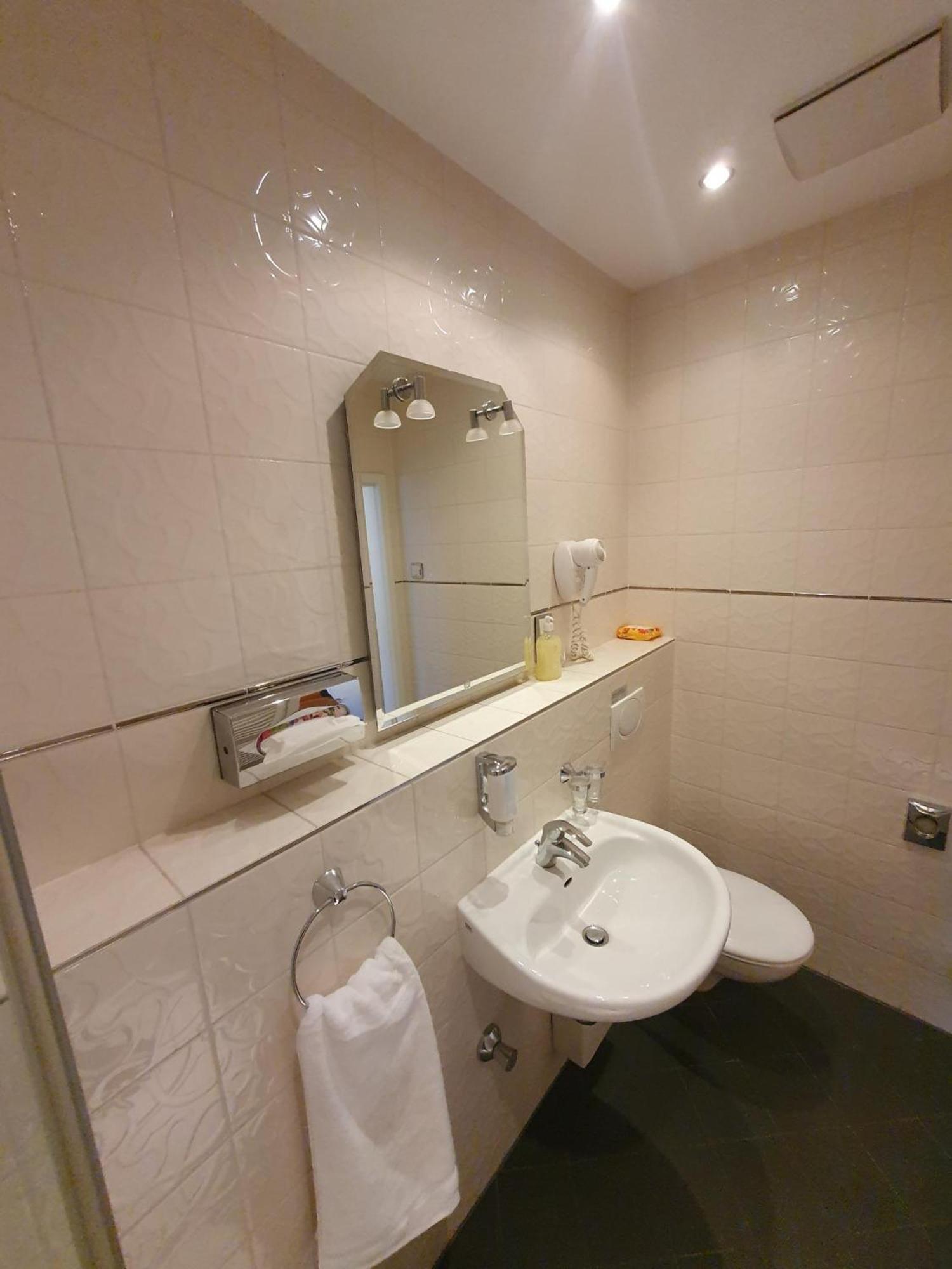 Die Villa, Zimmer 26, Dz Leverkusen Exteriör bild